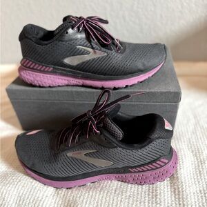 Brooks Adrenaline 20 Running Shoe, Women’s size 9, black and purple. GUC
